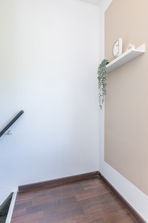 Foto - Verkocht onder voorbehoud: Instapklare ruime tussenwoning uit 1997 met 3 slaapkamers, moderne badkamer, tuin en garage in Heerlen